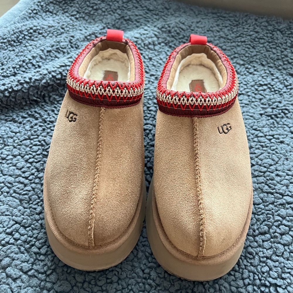 Ugg taz size 8